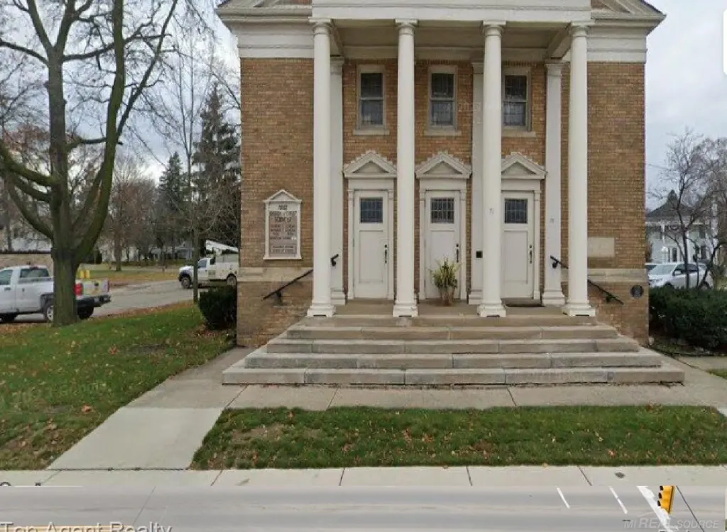 71 S Washington Boulevard Oxford Village MI 48371