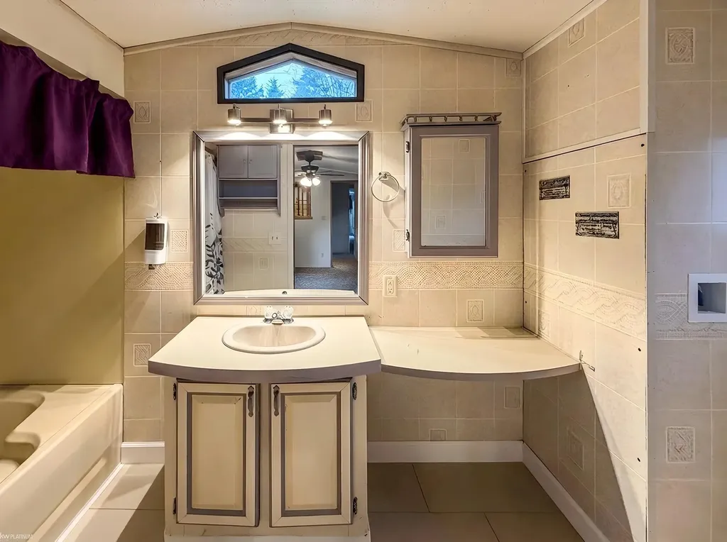 48565 Pineview Drive Shelby Charter Township MI 48317