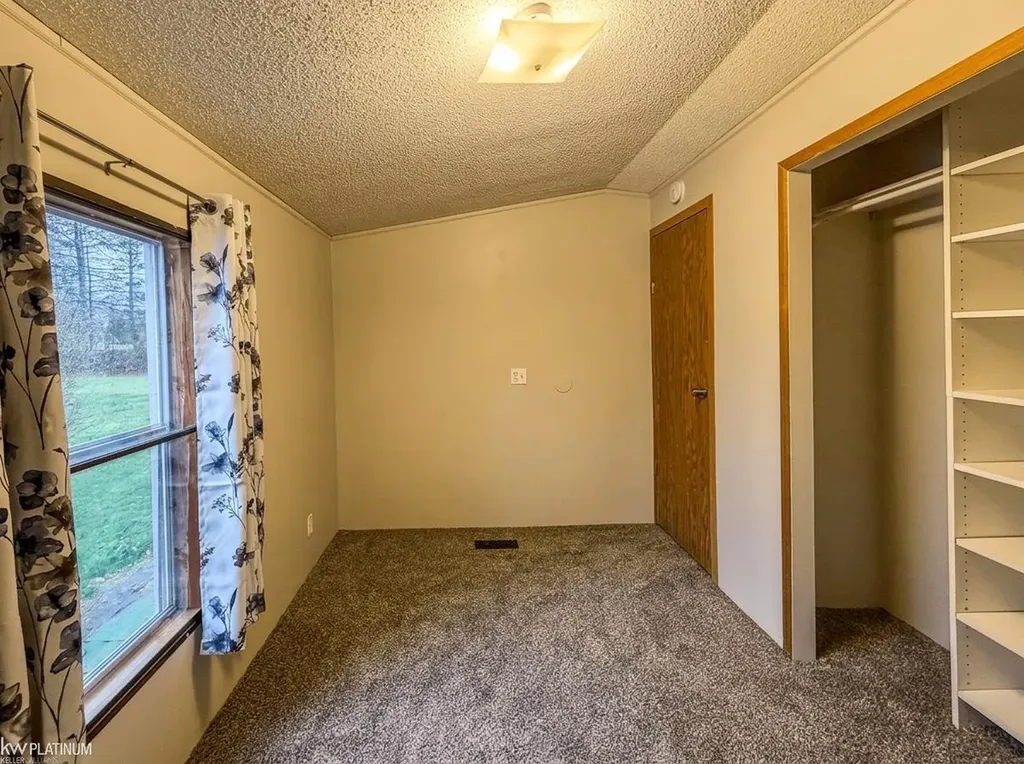48565 Pineview Drive Shelby Charter Township MI 48317
