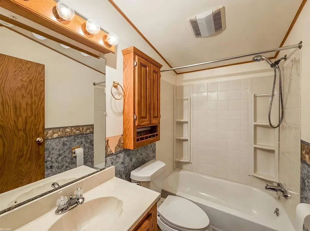 48565 Pineview Drive Shelby Charter Township MI 48317