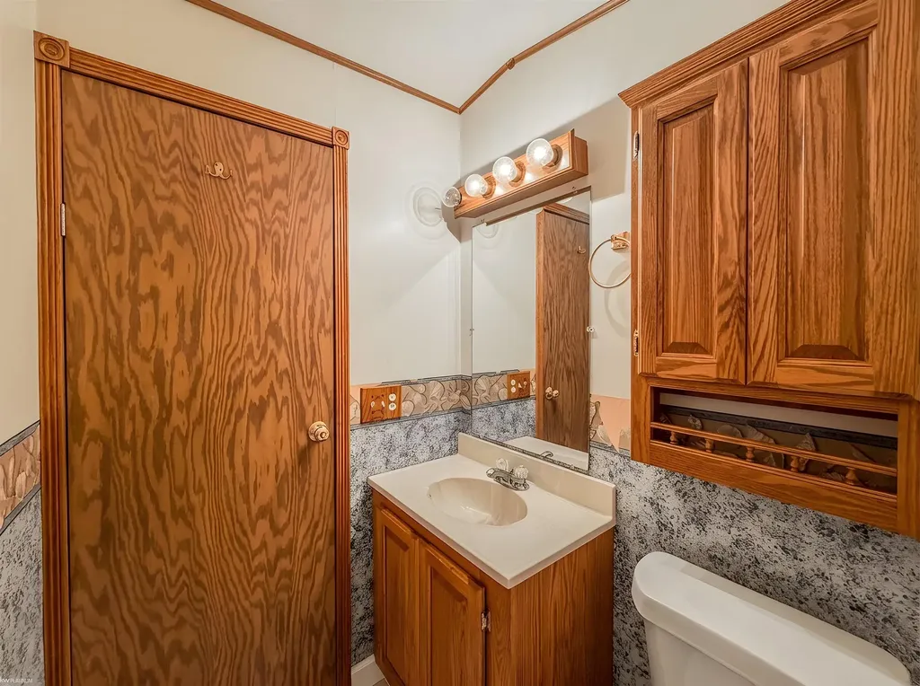 48565 Pineview Drive Shelby Charter Township MI 48317