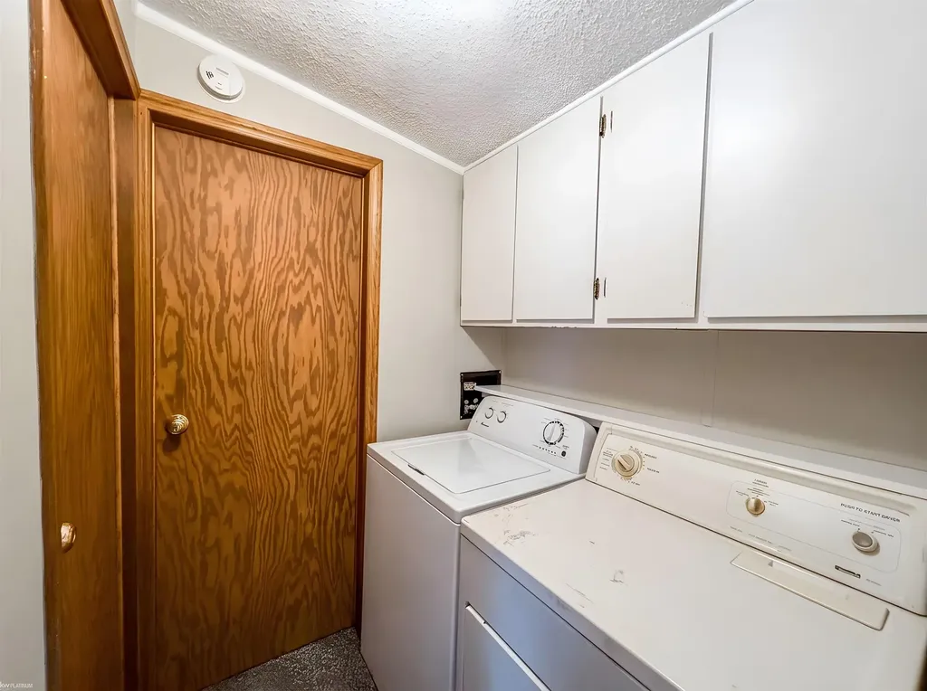 48565 Pineview Drive Shelby Charter Township MI 48317