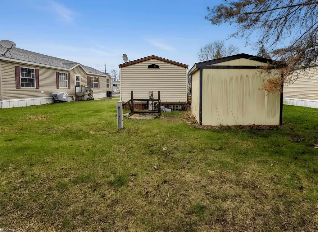 48565 Pineview Drive Shelby Charter Township MI 48317