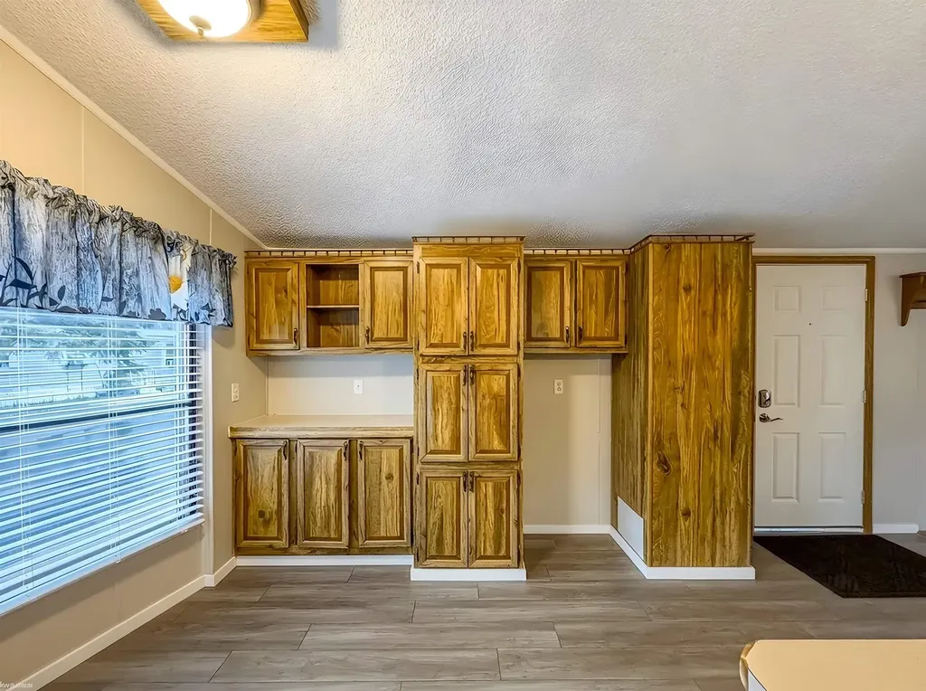 48565 Pineview Drive Shelby Charter Township MI 48317