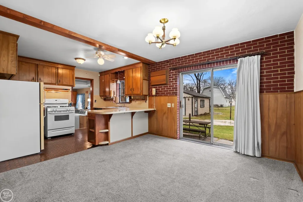 28413 Ruehle Street St. Clair Shores City MI 48081