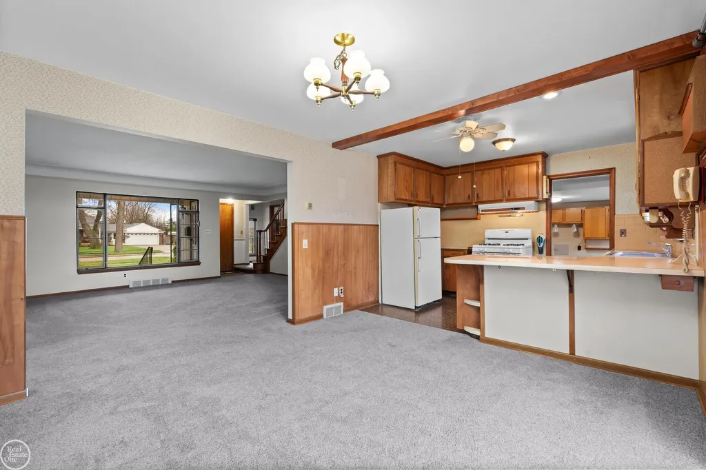 28413 Ruehle Street St. Clair Shores City MI 48081