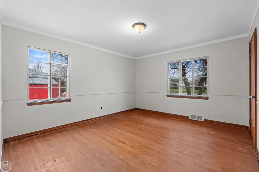 28413 Ruehle Street St. Clair Shores City MI 48081