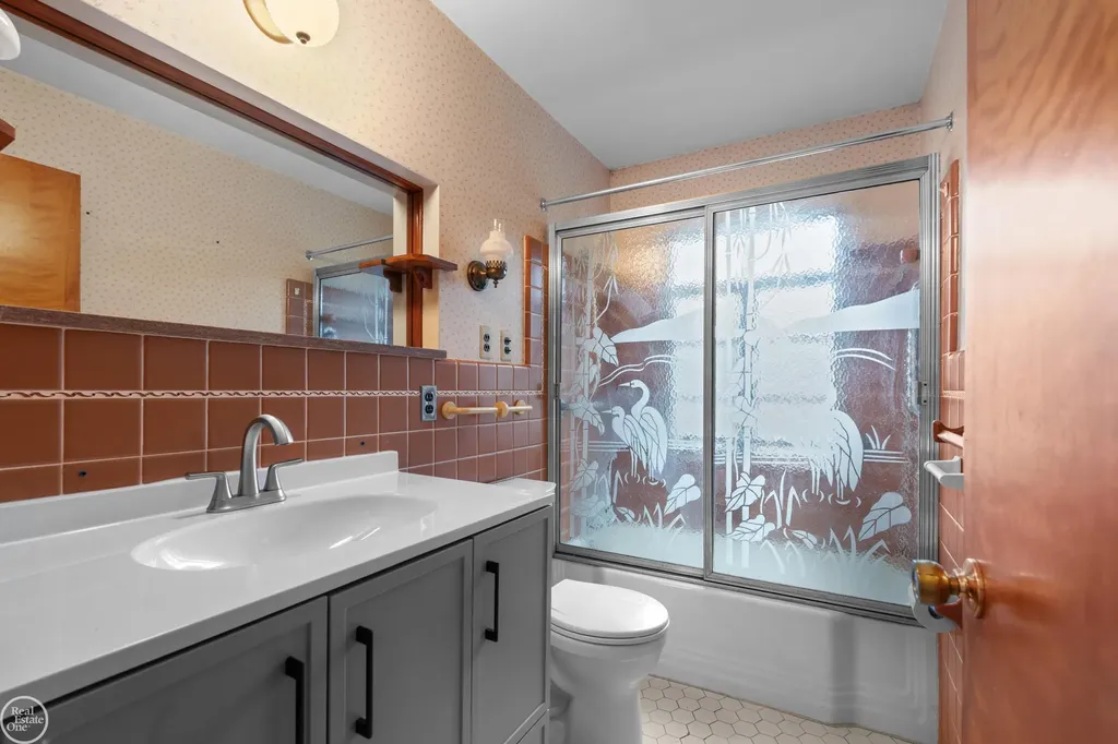 28413 Ruehle Street St. Clair Shores City MI 48081
