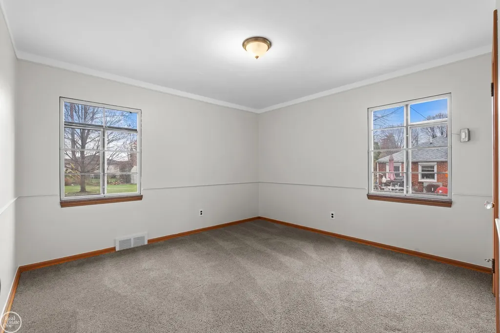 28413 Ruehle Street St. Clair Shores City MI 48081