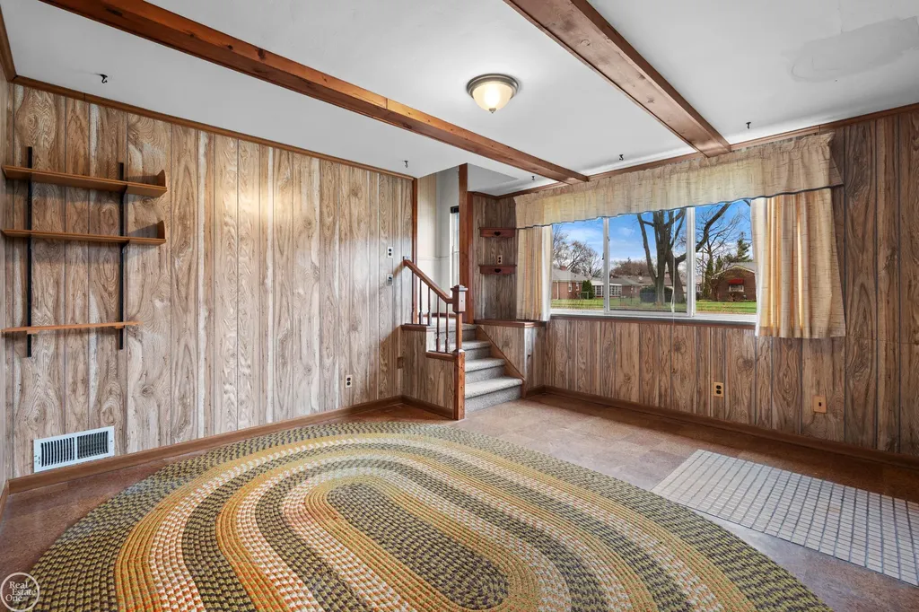 28413 Ruehle Street St. Clair Shores City MI 48081