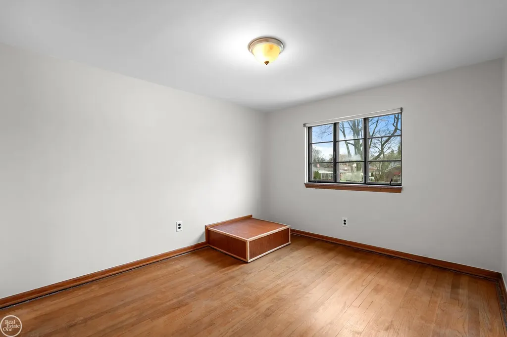 28413 Ruehle Street St. Clair Shores City MI 48081