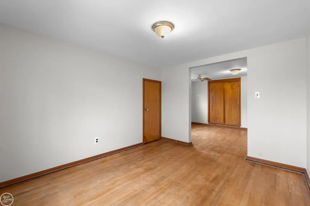 28413 Ruehle Street St. Clair Shores City MI 48081