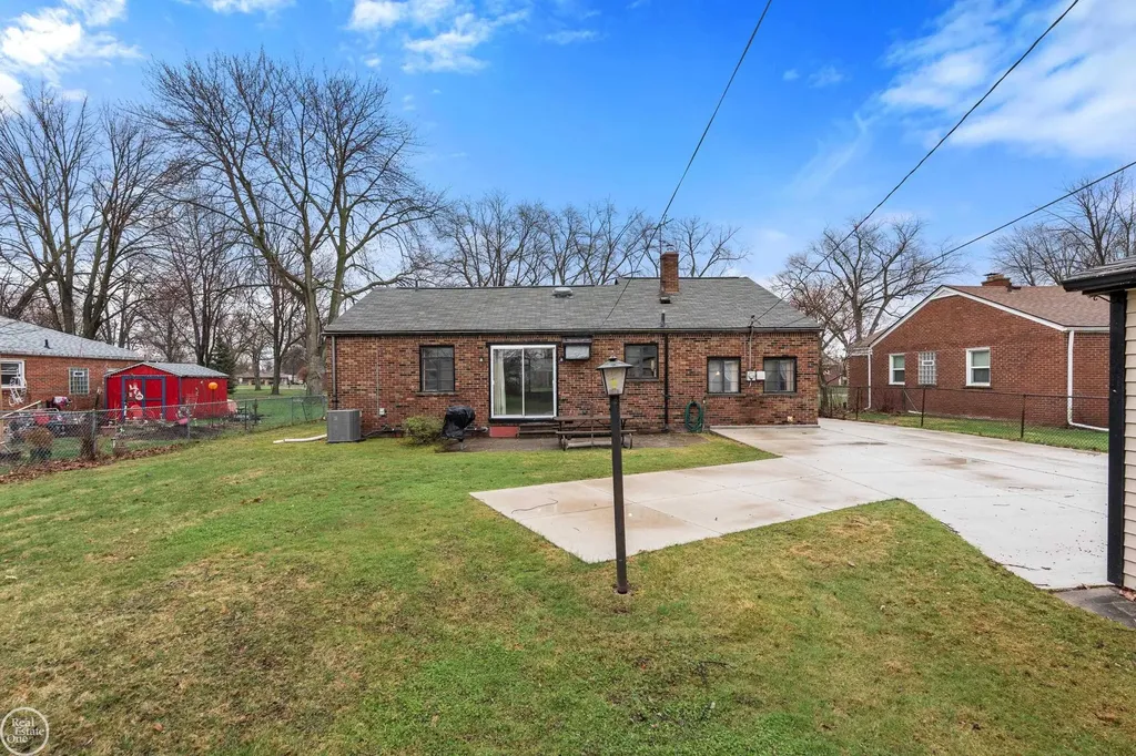 28413 Ruehle Street St. Clair Shores City MI 48081