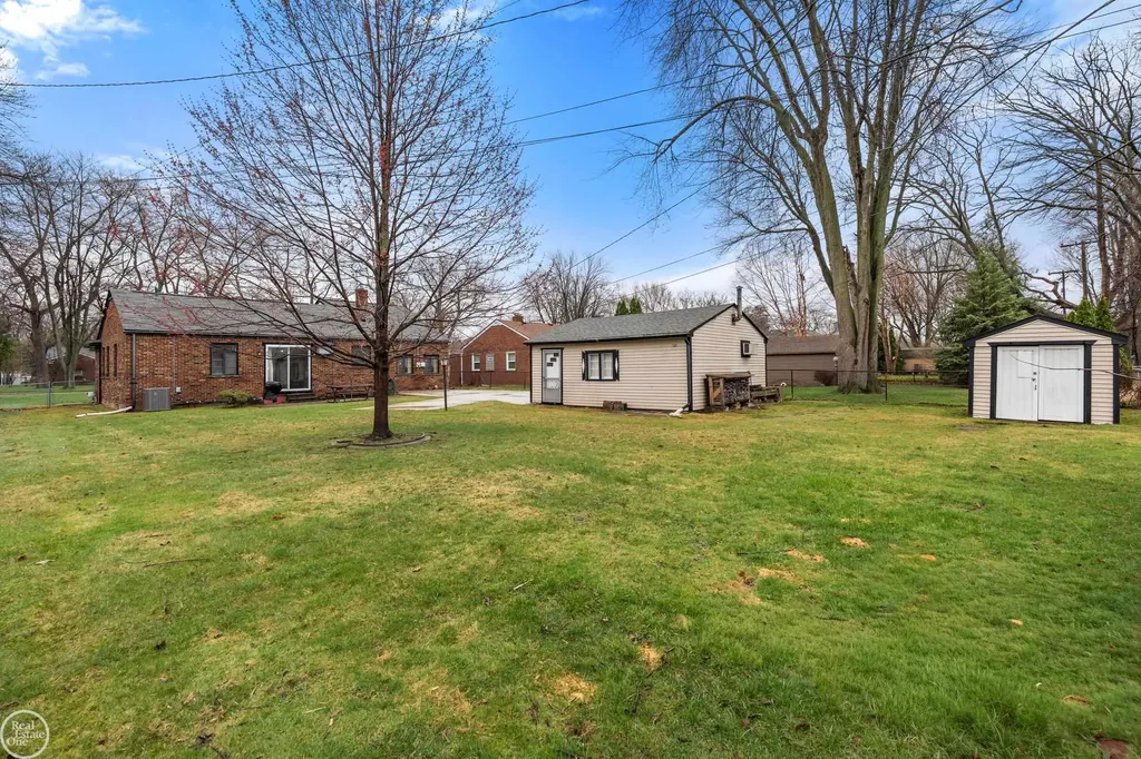 28413 Ruehle Street St. Clair Shores City MI 48081