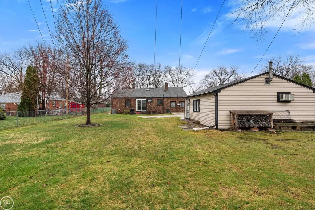 28413 Ruehle Street St. Clair Shores City MI 48081