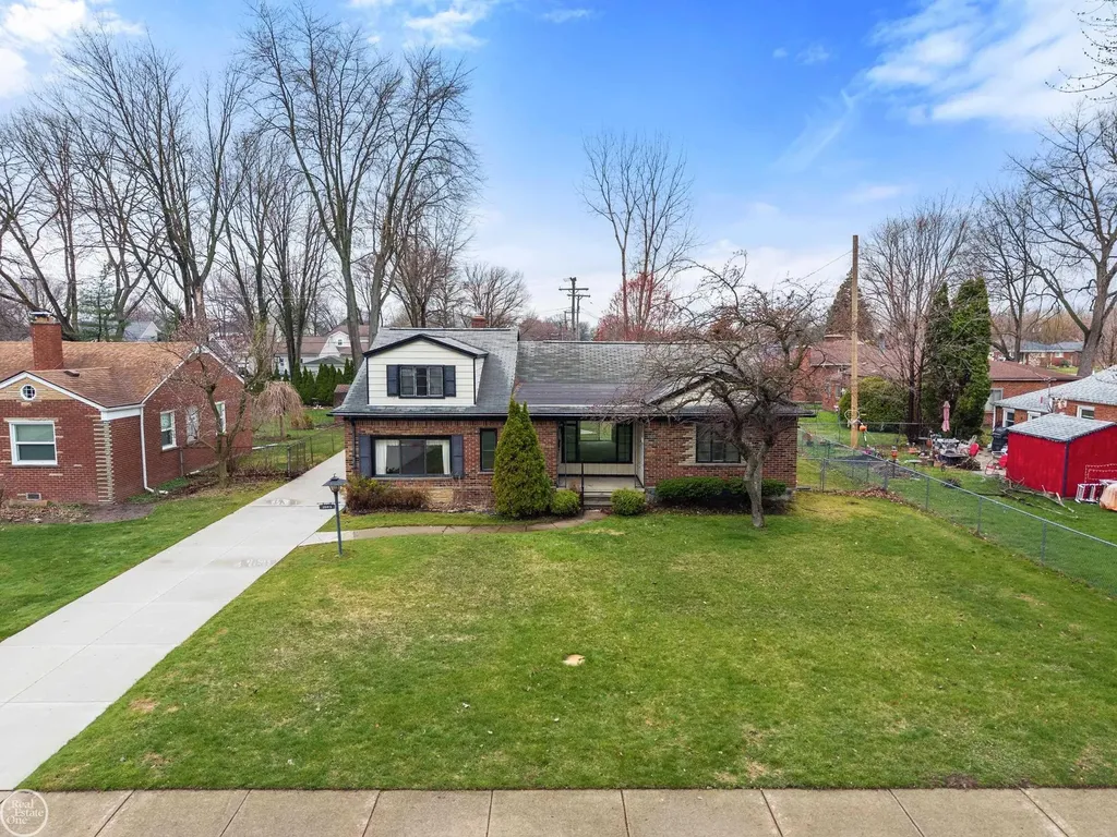 28413 Ruehle Street St. Clair Shores City MI 48081