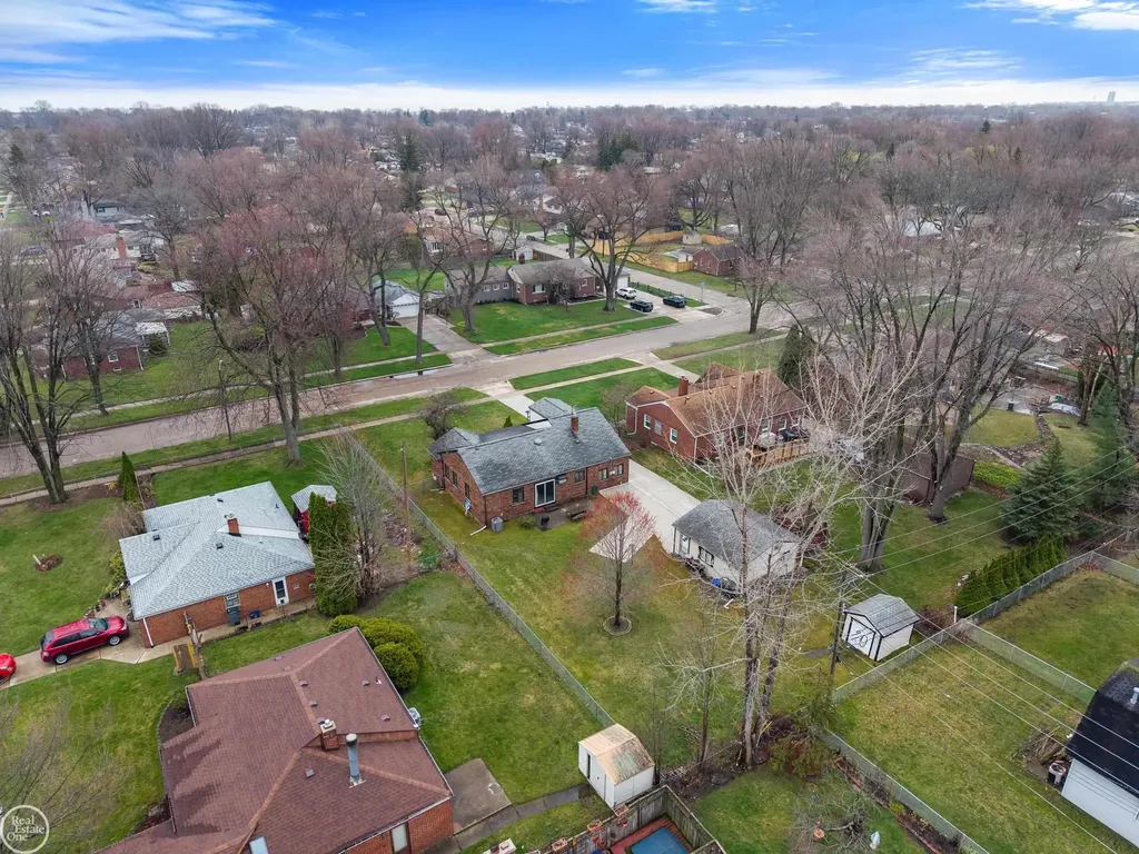 28413 Ruehle Street St. Clair Shores City MI 48081