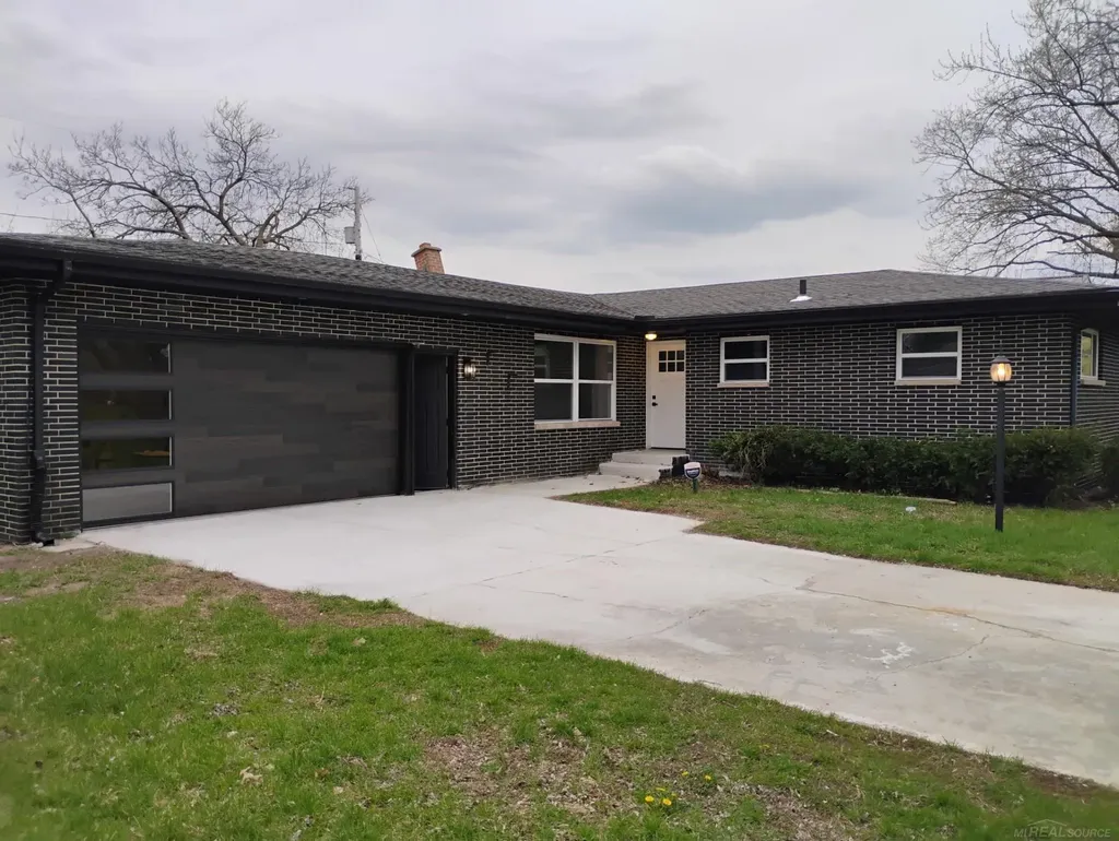 380 Eloise Drive Benton Harbor City MI 49022