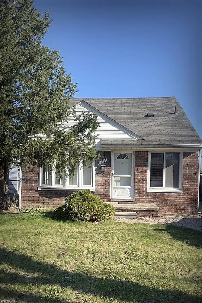 16765 Stricker Avenue Eastpointe City MI 48021