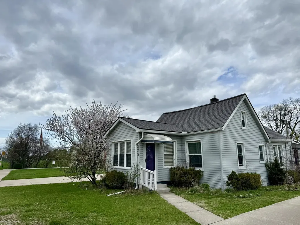 22203 Masonic Boulevard St. Clair Shores City MI 48082