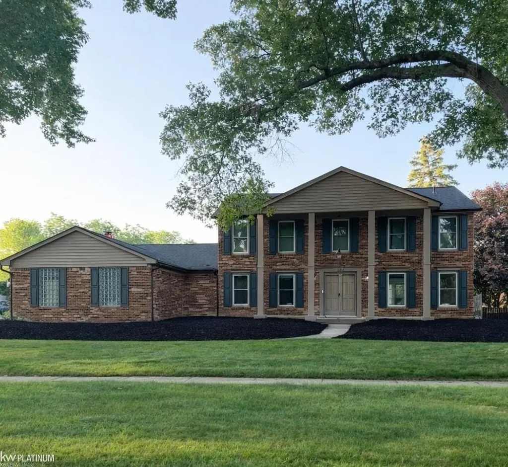 11880 Whispering Oak Lane Shelby Charter Township MI 48315