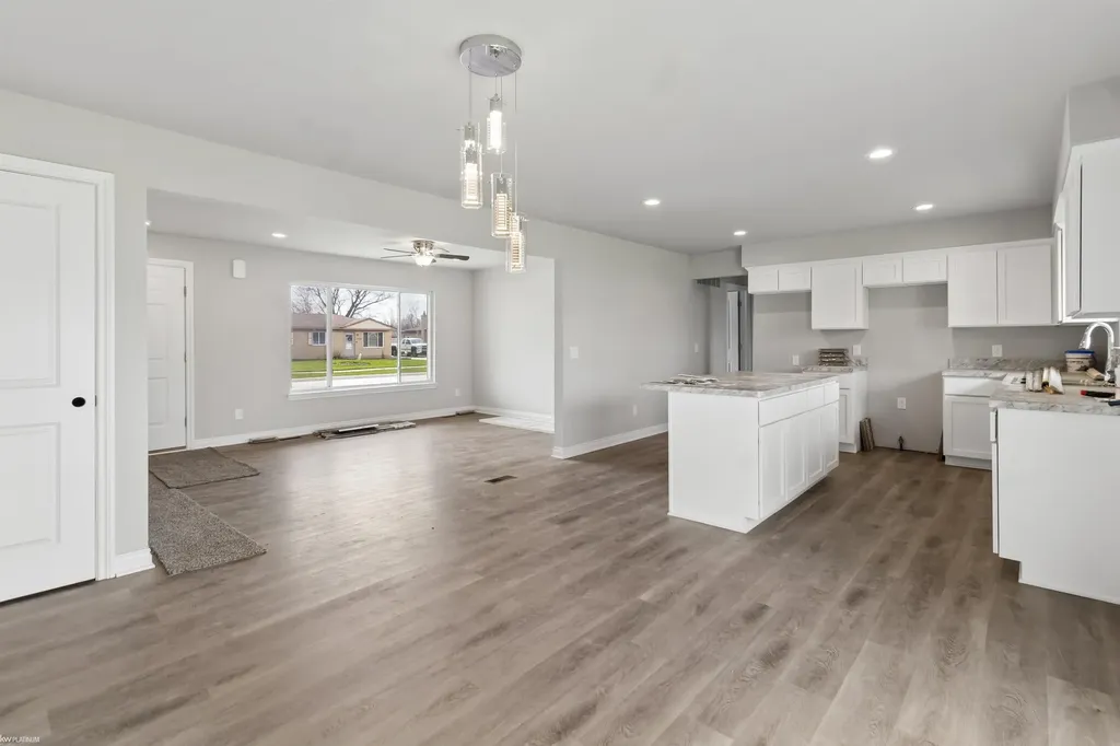 19911 Fenton Street Roseville City MI 48066