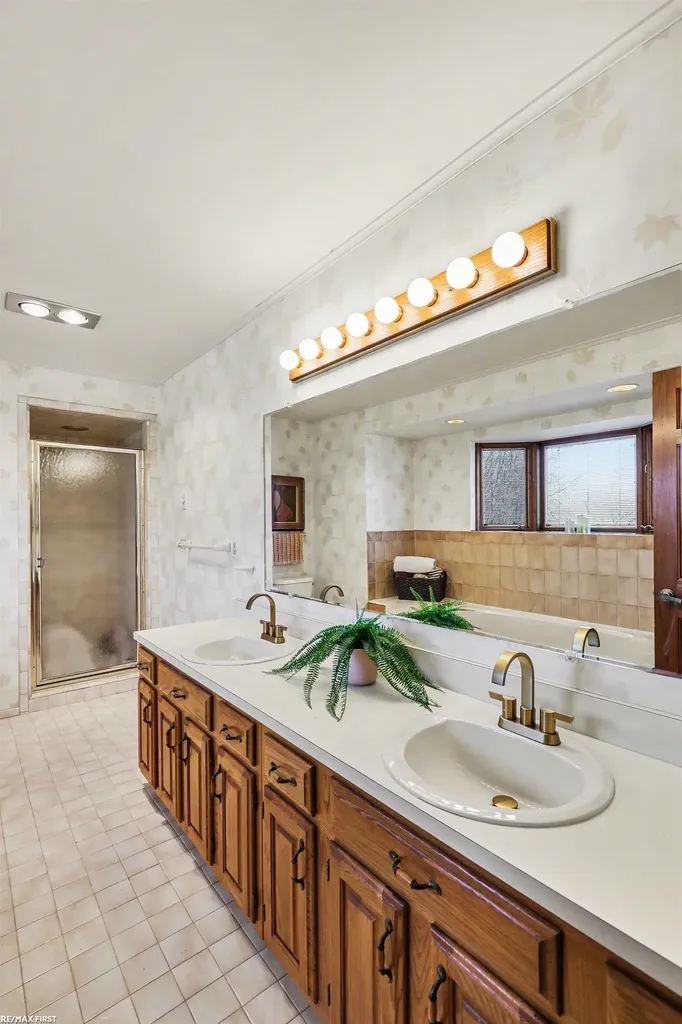 61313 Miriam Drive Washington Township MI 48094