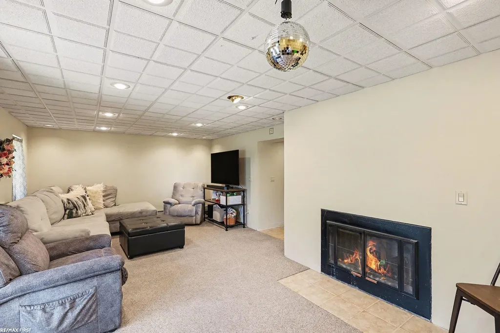 61313 Miriam Drive Washington Township MI 48094