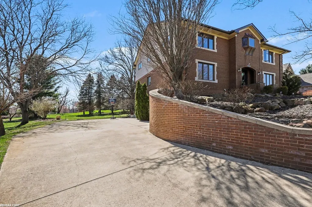 61313 Miriam Drive Washington Township MI 48094