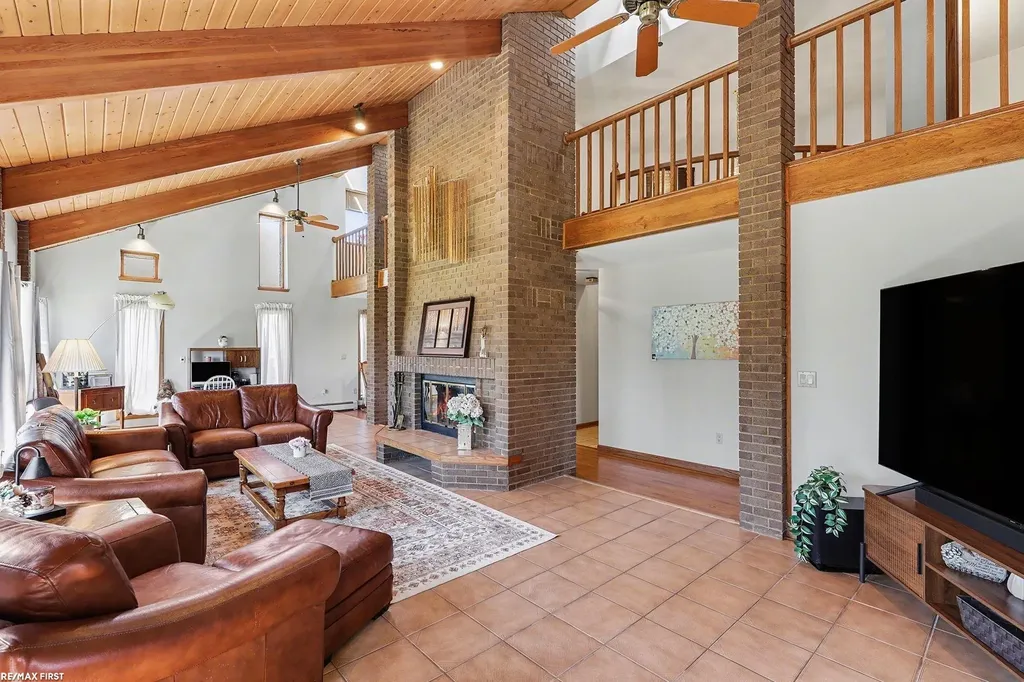61313 Miriam Drive Washington Township MI 48094