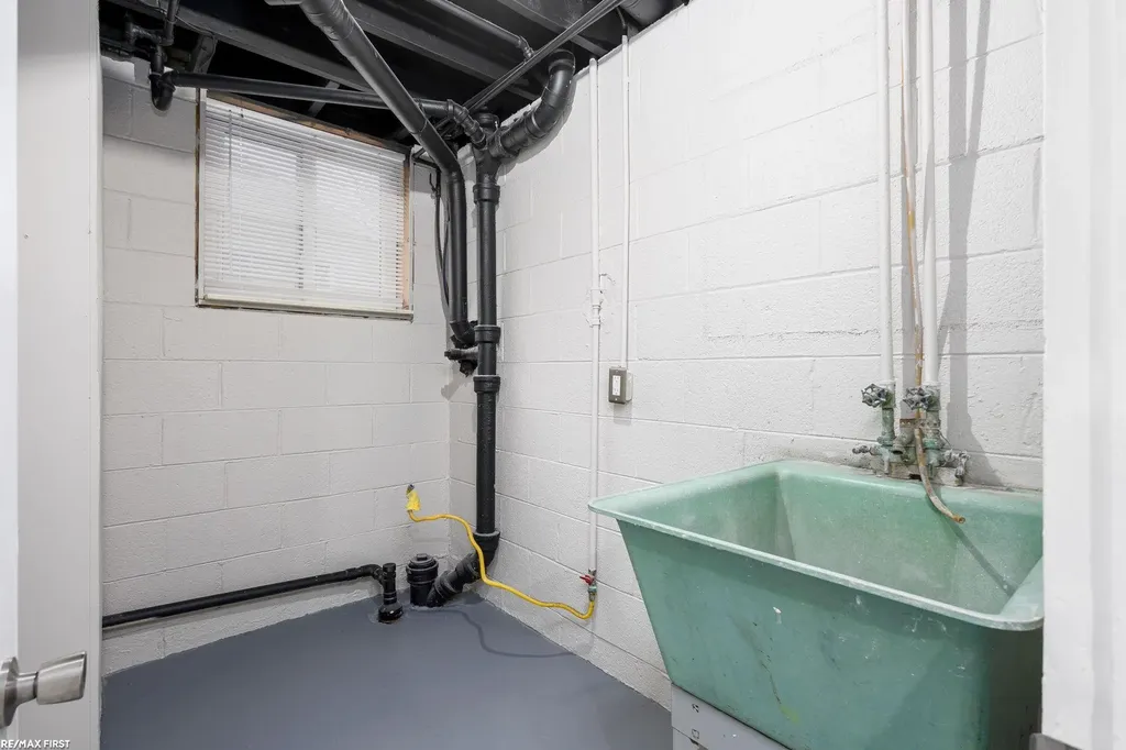 36024 Weideman St Street Clinton Charter Township MI 48035