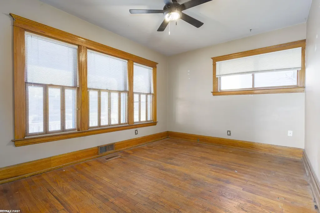 24 Grand Ave Avenue Mt. Clemens City MI 48043