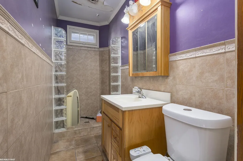24 Grand Ave Avenue Mt. Clemens City MI 48043