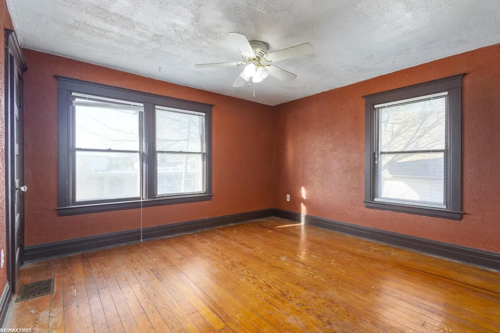 24 Grand Ave Avenue Mt. Clemens City MI 48043