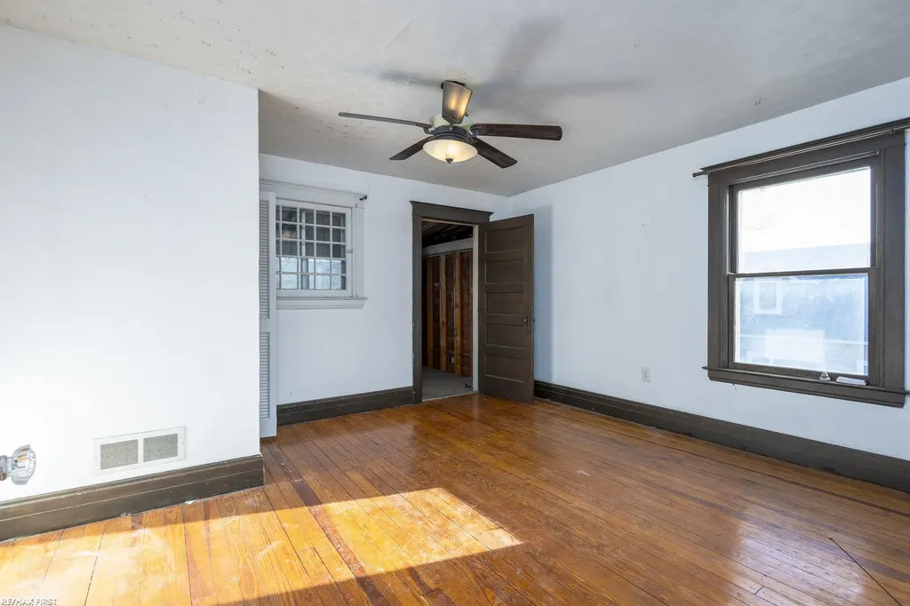 24 Grand Ave Avenue Mt. Clemens City MI 48043
