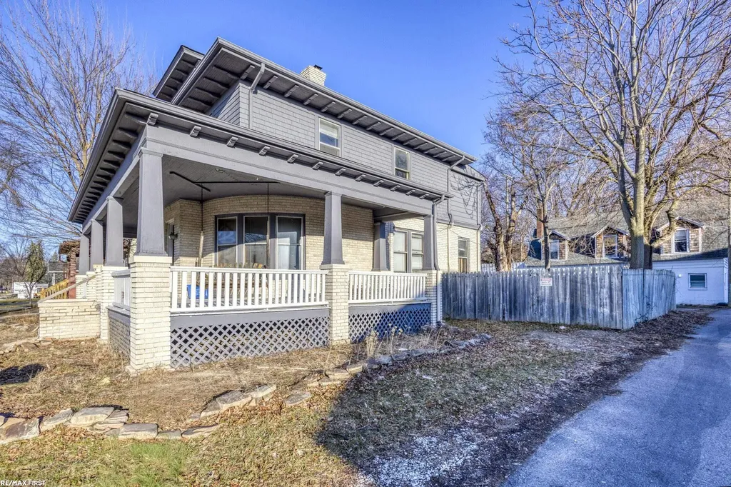 24 Grand Ave Avenue Mt. Clemens City MI 48043