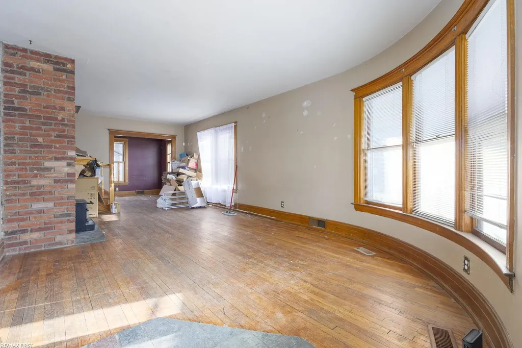 24 Grand Ave Avenue Mt. Clemens City MI 48043