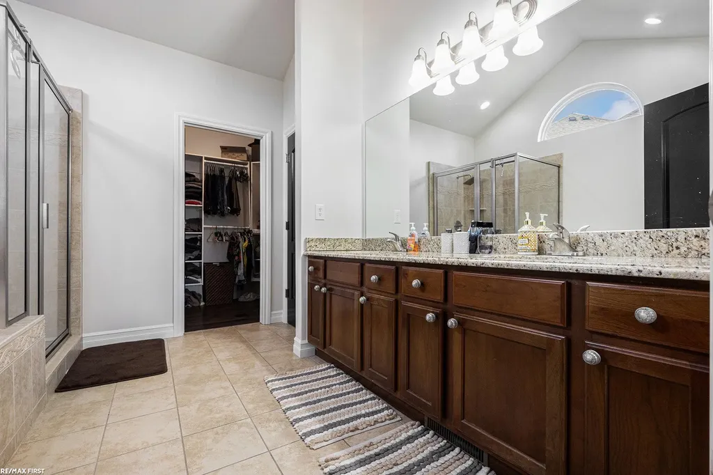 21114 Lilac Lane Clinton Charter Township MI 48036