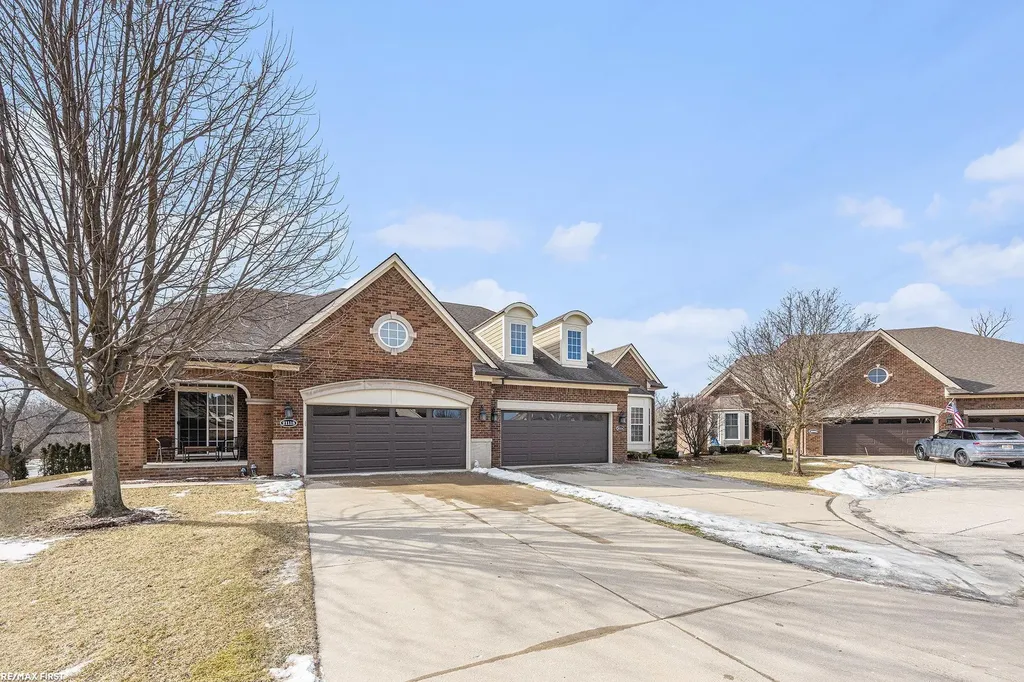 21114 Lilac Lane Clinton Charter Township MI 48036
