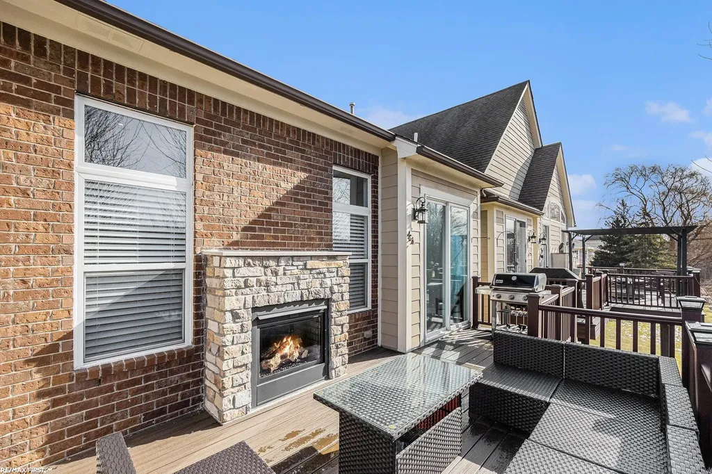 21114 Lilac Lane Clinton Charter Township MI 48036