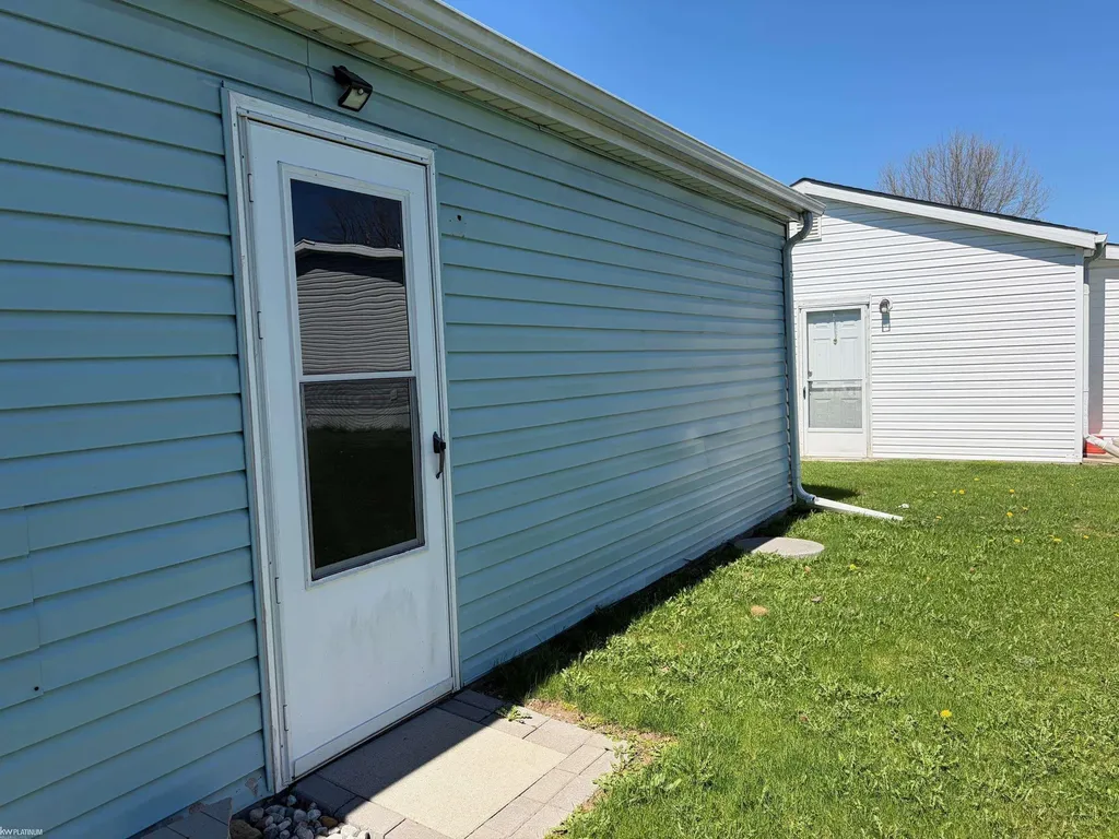 421 Red Pine Drive Genesee Charter Township MI 48506