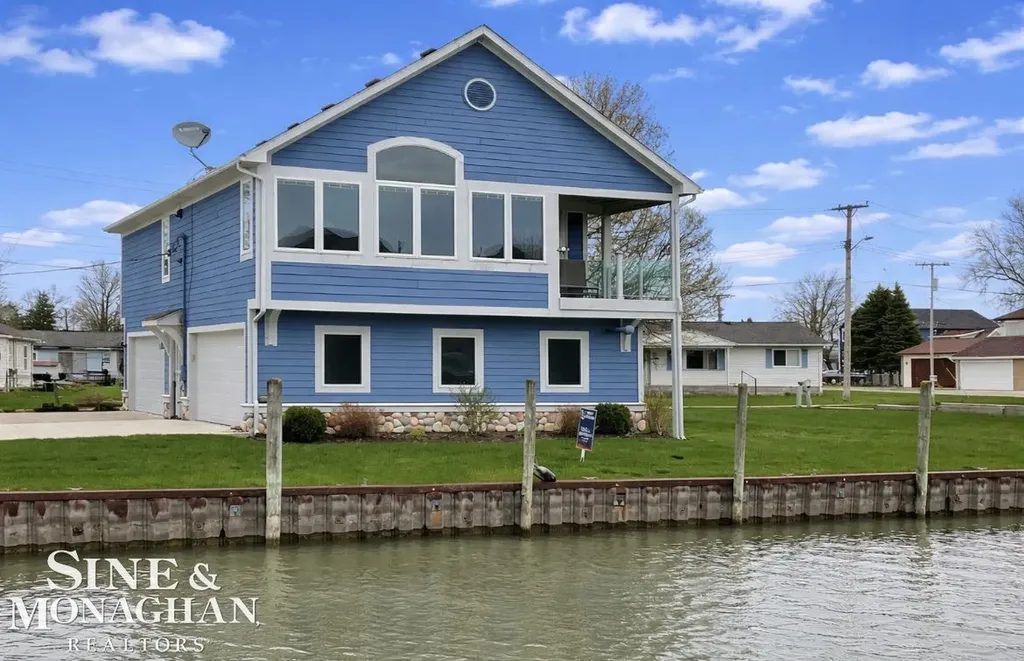 113 Roselawn Street Algonac City MI 48001