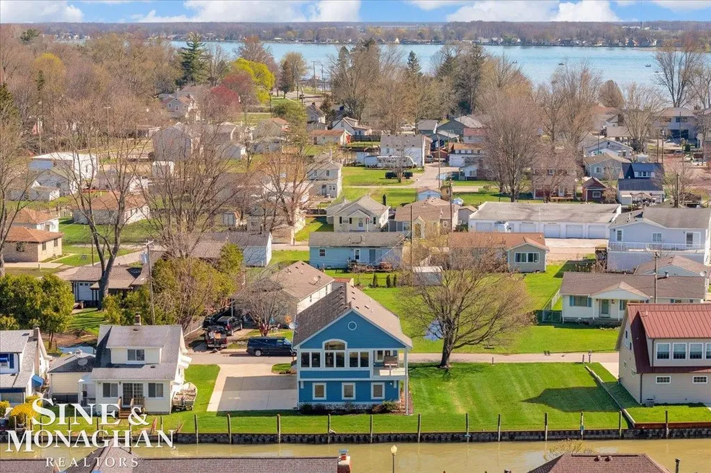 113 Roselawn Street Algonac City MI 48001