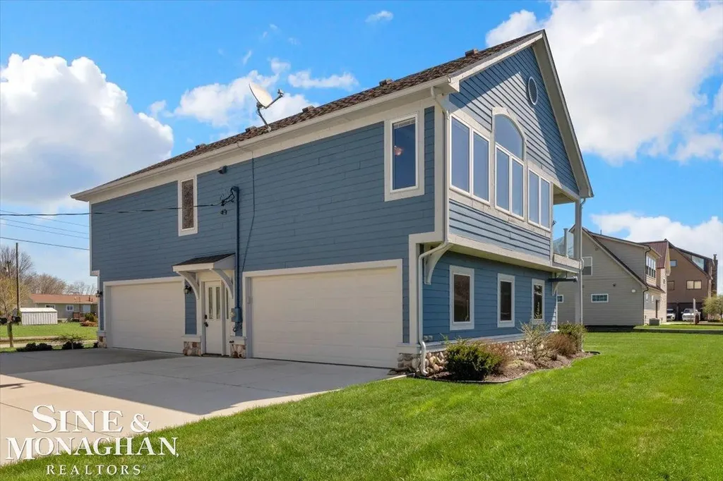 113 Roselawn Street Algonac City MI 48001