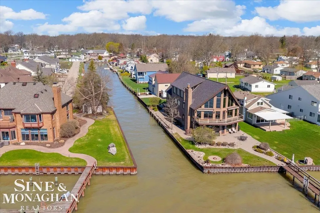 113 Roselawn Street Algonac City MI 48001