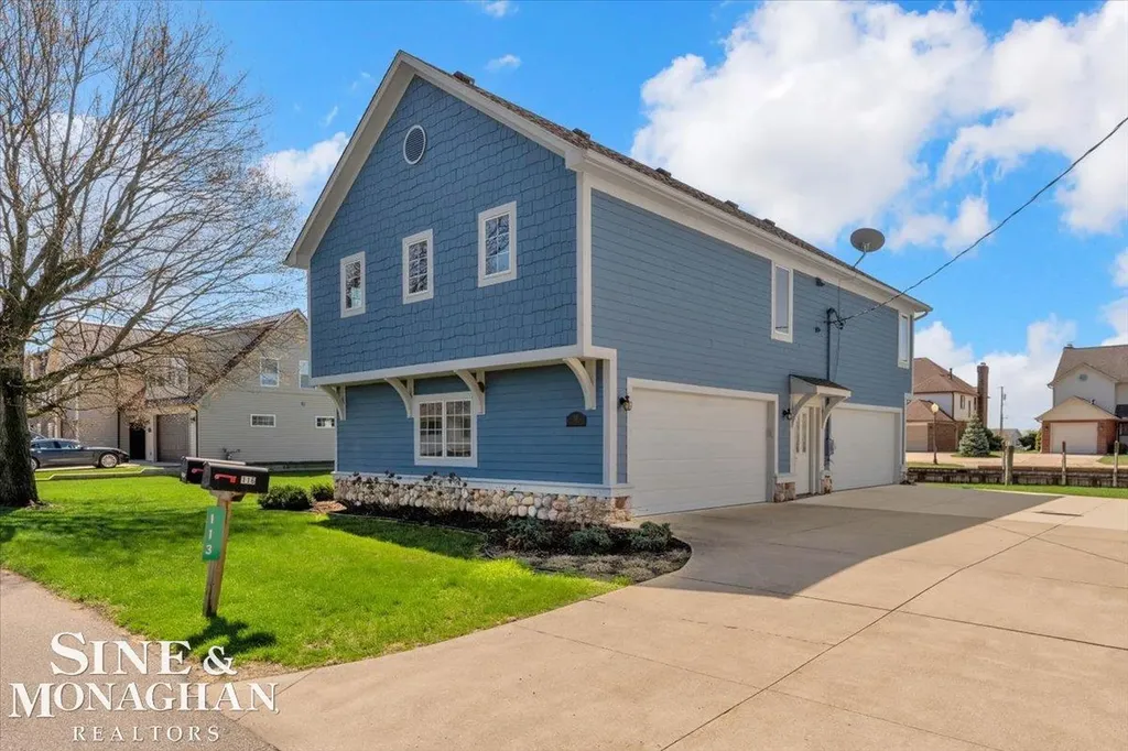 113 Roselawn Street Algonac City MI 48001