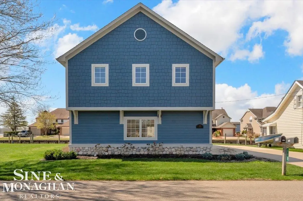 113 Roselawn Street Algonac City MI 48001