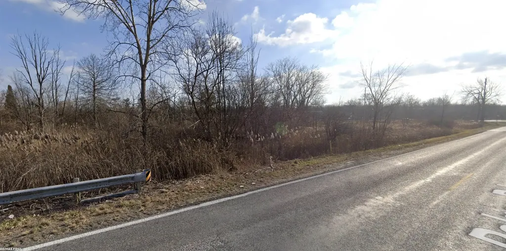 7992 Gratiot Avenue Columbus Township MI 48063