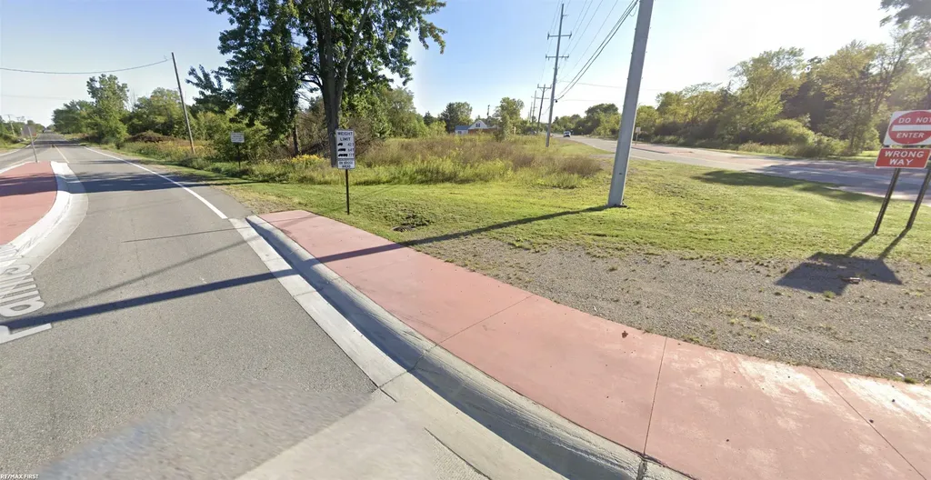 7992 Gratiot Avenue Columbus Township MI 48063