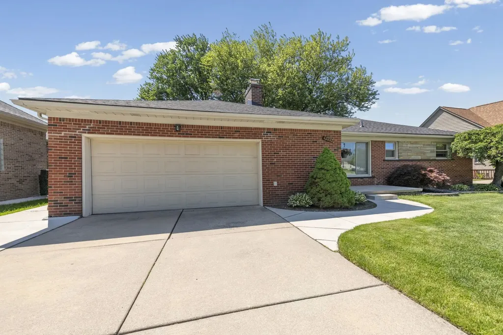 42355 Tessmer Drive Sterling Heights City MI 48314